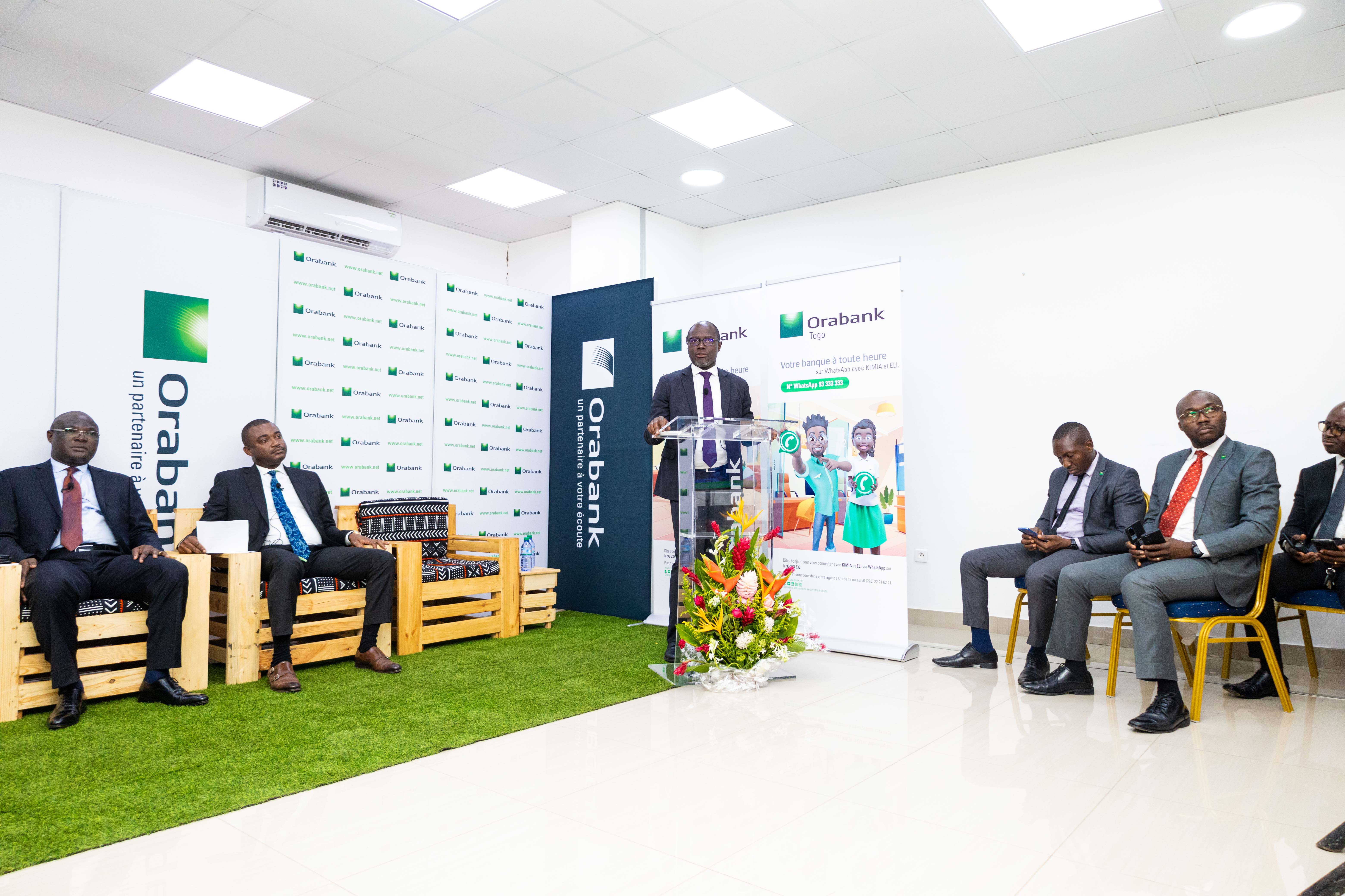 lancement WhatsApp Banking
